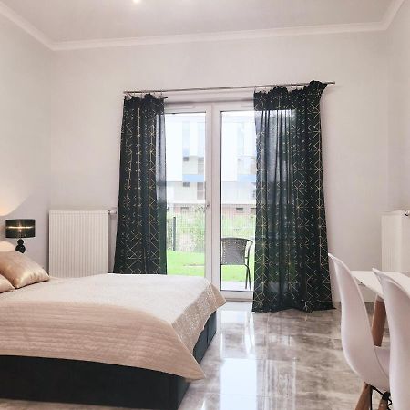 Na Grobli 20 Apartament Z Ogrodkiem Wroclaw Bagian luar foto